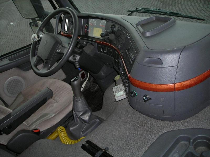 volvo_fm12_ao2004_2.jpg